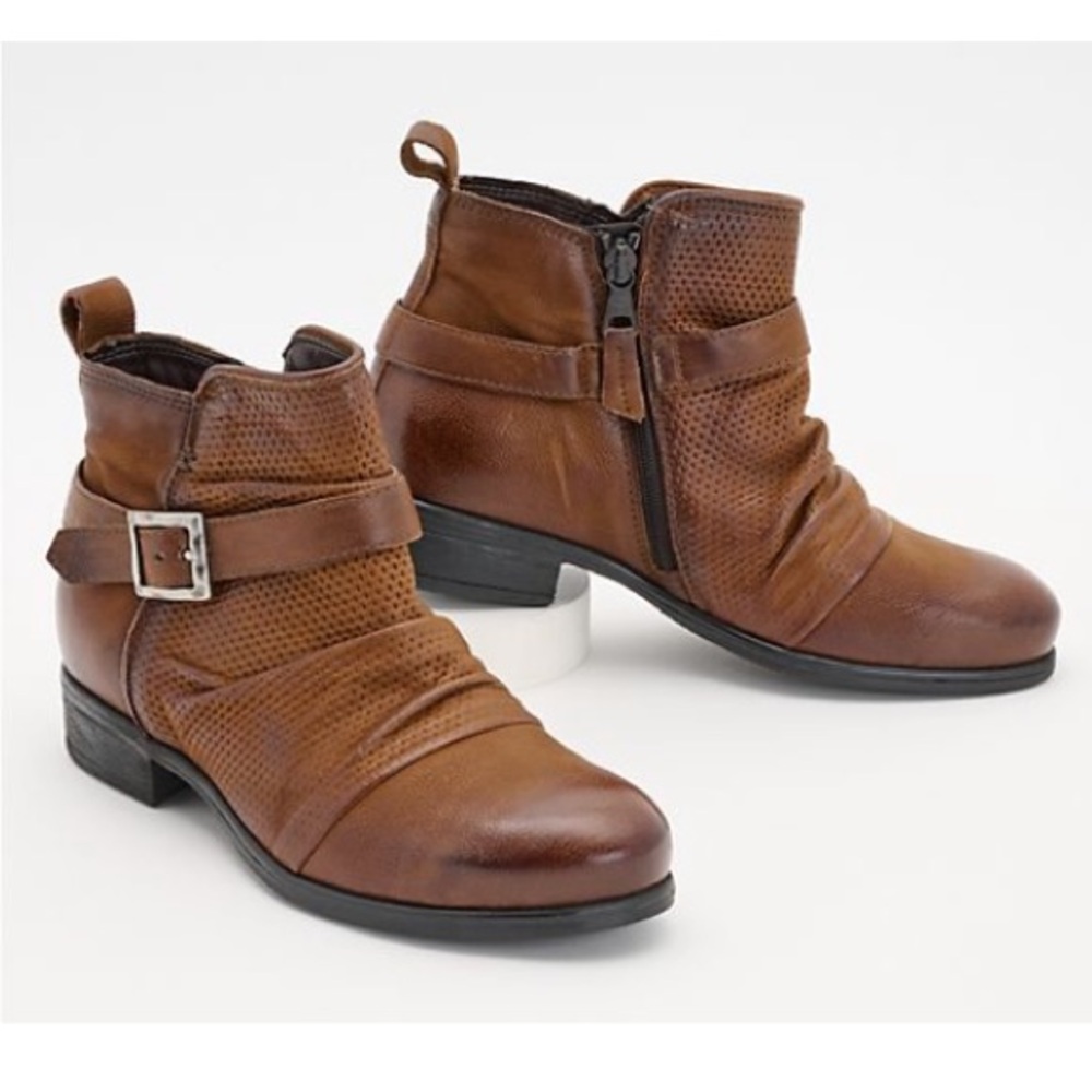 Miz Mooz leather ankle boots w/ buckle